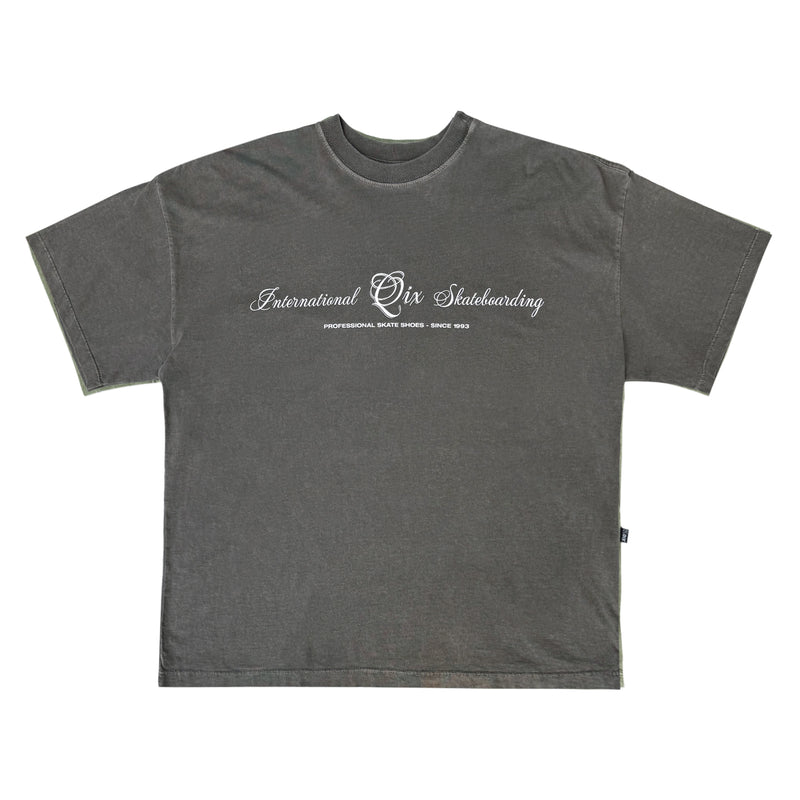 CAMISETA QIX BOX INTERNACIONAL SKATEBOARDS PRETO ESTONADO